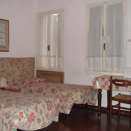 Hotel Locanda Ca' Foscari Venice Room photo